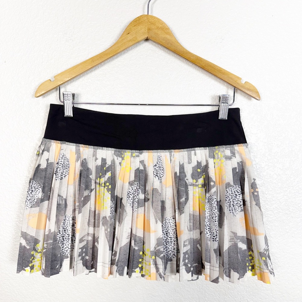 Lululemon Pleat to Street II Athletic Skort Womens Size 6 Art Pop Print Active